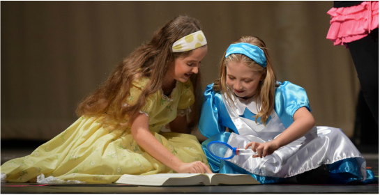 Alice and her older sister, from the musical 
